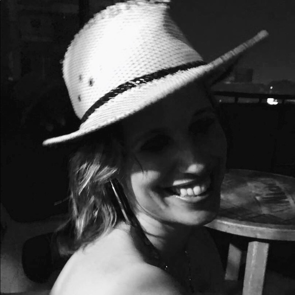 Meet your Posher, Delphine - Picture 4 of 6